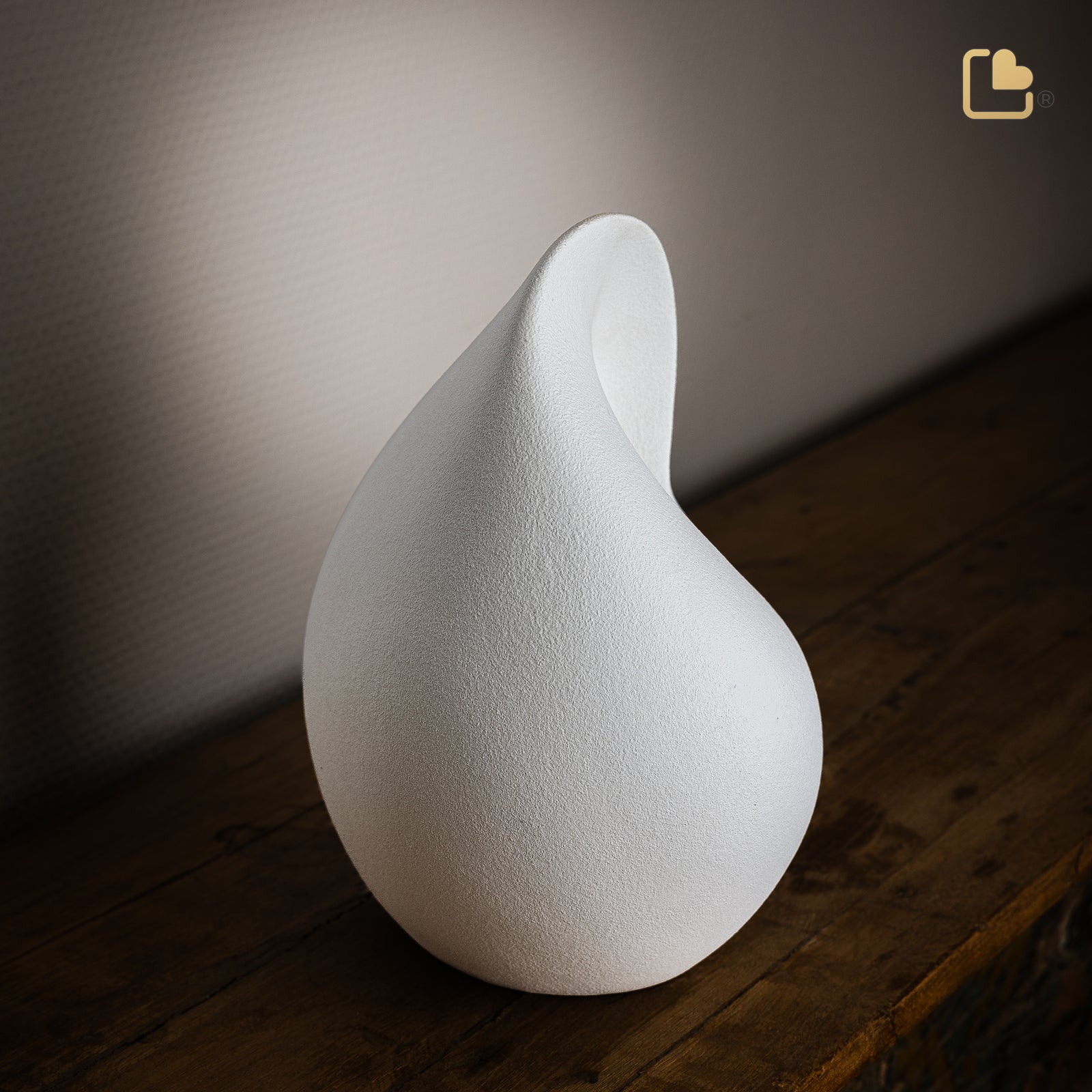 CA160 Soulful Shell Standard Adult Urn White