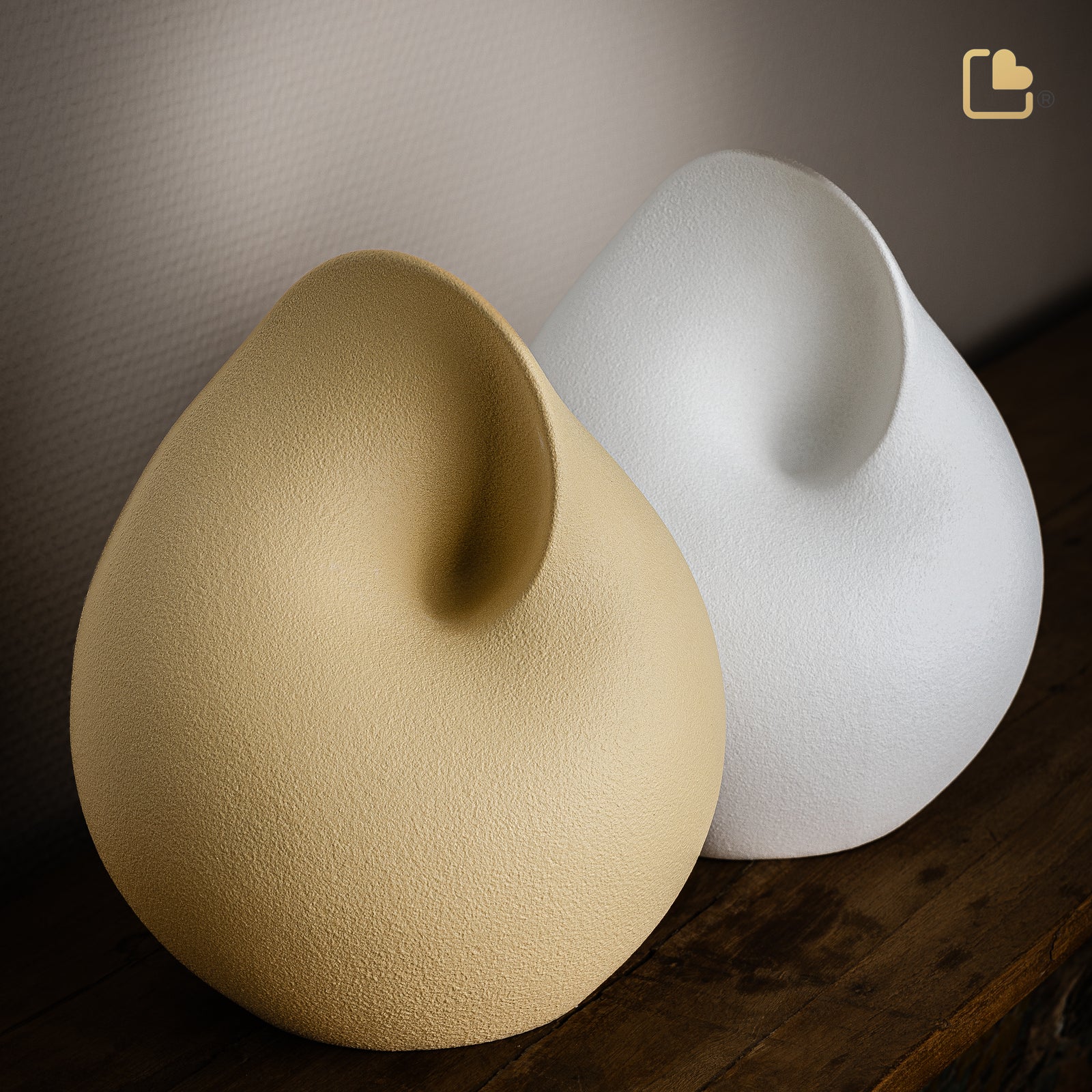 CA160 Soulful Shell Standard Adult Urn White