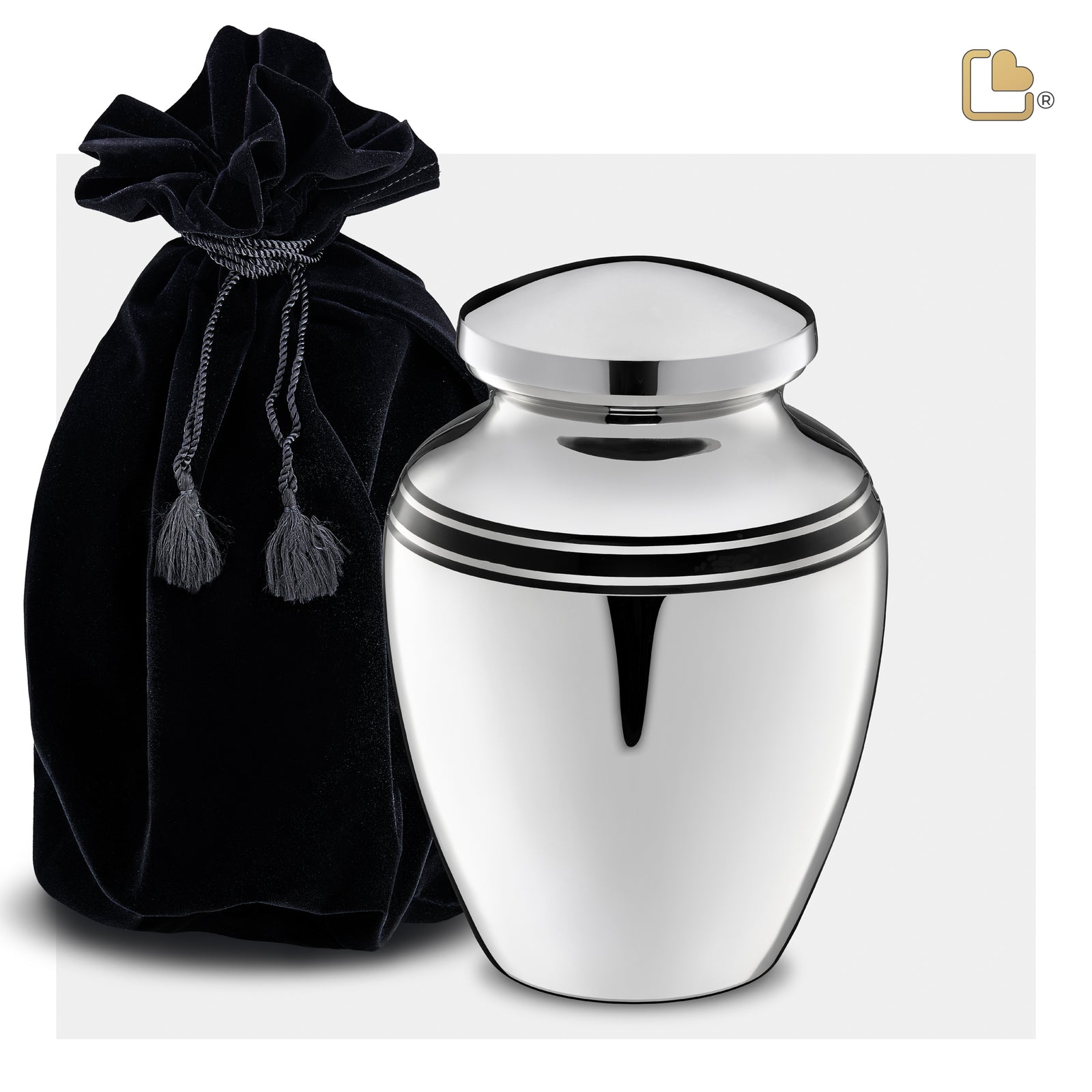 M218 ArtDeco Medium Urn Pol Silver
