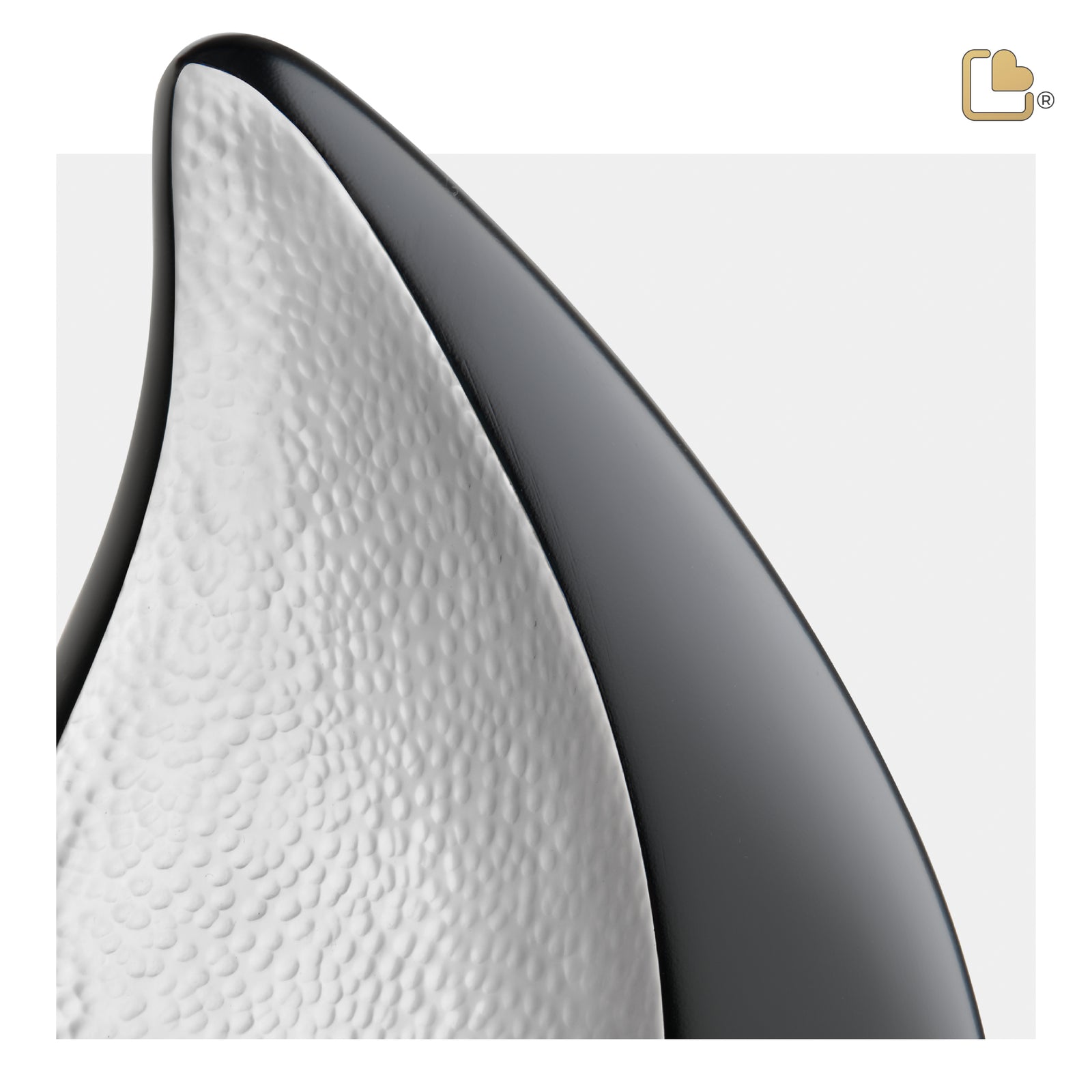 P582 TearDrop Medium Urn Black & Hmd Silver